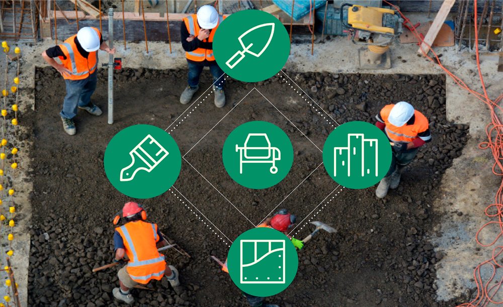 Equipe em canteiro com ícones de etapas construtivas